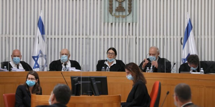 A legfelsőbb bíróság elutasította a Netanjahu és a koalíciós egyezmény elleni beadványokat