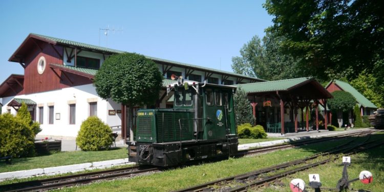 ÚJRAINDUL AZ ERDEI VASÚT ÉS AZ ÖKOTURISZTIKAI KÖZPONT GEMENCEN