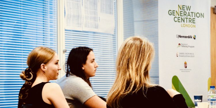 Vállalkozás fejlesztő képzés online kurzusokkal – a LiftUP londoni csapatától