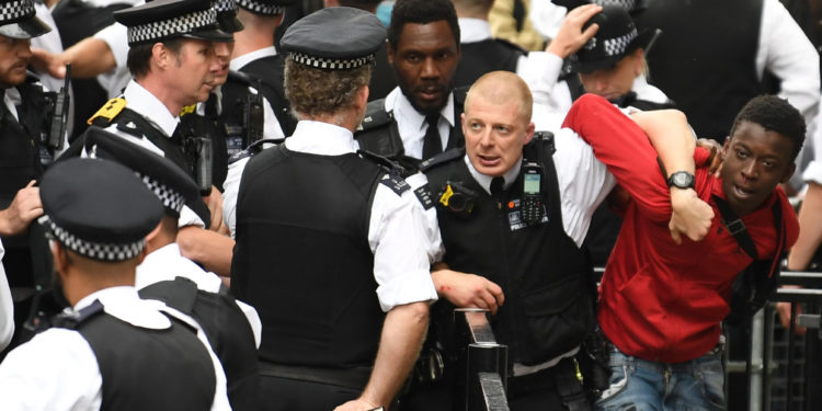 Hétfőtől kéthetes karanténba kell vonulniuk a Nagy-Britanniába érkezőknek