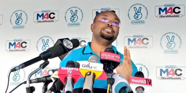 Tanzániában ismeretlen fegyveresek megverték a legjelentősebb ellenzéki vezetőt