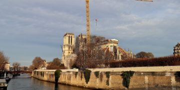 Megkezdődött a Notre-Dame leégett huszártornya körüli állványzat elbontása