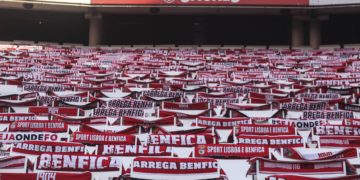 A Benfica buszát megdobálták, két futballista megsérült
