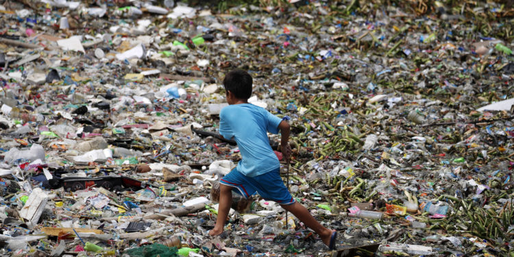 A mély tengerfenéken talált műanyagcsomagolás évtizedek után is vadonatújnak hat