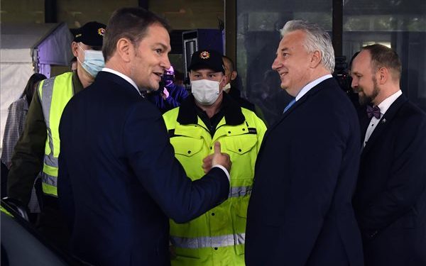 Megnyíltak a magyar-szlovák határátkelők