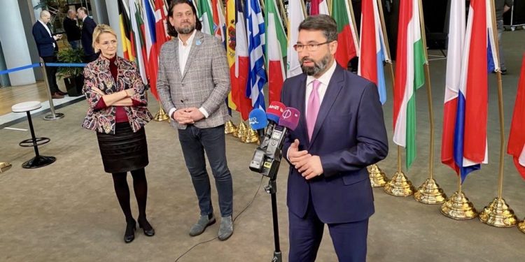 Deutsch: Ujhelyi megint „ámokot futott”