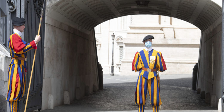 A londoni ingatlanbotrány miatt a Vatikán őrizetbe vett egy brókert