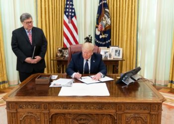 Trump aláírta a közösségi oldalak szabályozásáról szóló rendeletet.