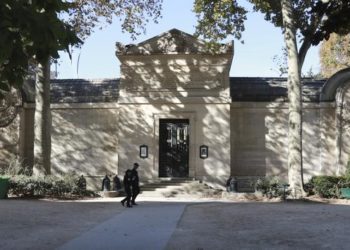 Egy párizsi műemlék épület, a francia forradalom idején kivégzett emberek százainak maradványait rejtheti