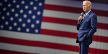 Biden tart attól, hogy Trump nem ismeri majd el a vereségét a novemberi elnökválasztáson