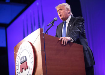 Donald Trump New York kormányzójával egyeztetett a gazdaság újraindításáról