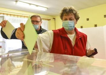 Bezártak a szavazóhelyiségek a szerbiai választásokon