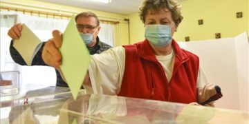 Bezártak a szavazóhelyiségek a szerbiai választásokon