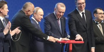 Októbertől 4,2 milliárd köbméter orosz gázt vásárol egy évre Magyarország