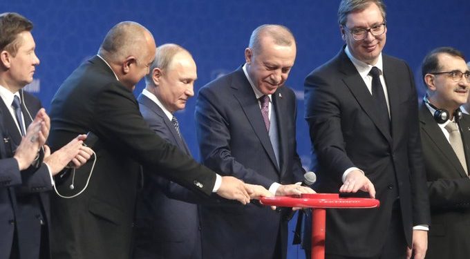 Októbertől 4,2 milliárd köbméter orosz gázt vásárol egy évre Magyarország