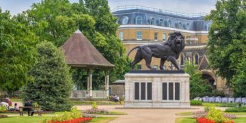 Az angliai Readingben több embert megkéseltek