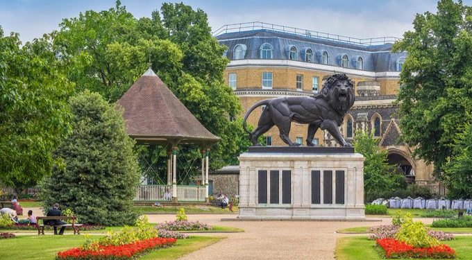 Az angliai Readingben több embert megkéseltek