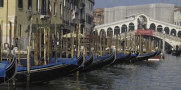 A velencei gondolások a turisták hiányára panaszkodnak