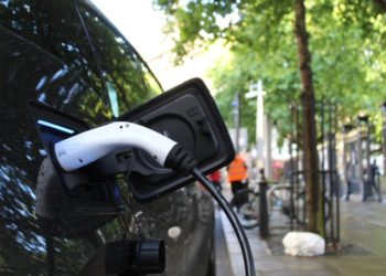 Az elektromos mobilitásra való átállás erőltetése növeli a károsanyag-kibocsátást
