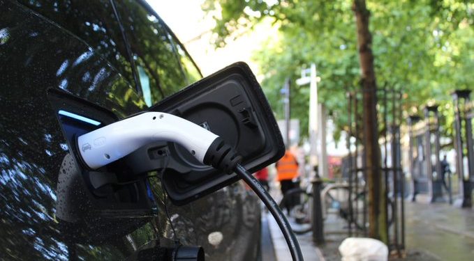 Az elektromos mobilitásra való átállás erőltetése növeli a károsanyag-kibocsátást