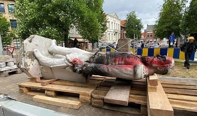 Korábbi belga királyok szobrait rongálták meg Brüsszelben