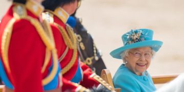 A brit uralkodó hivatalos születésnapját zárt körben ünnepelték