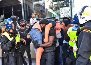 Száznál több tüntetőt vettek őrizetbe Londonban