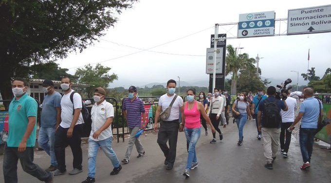 Az olasz belügyminiszter fordulatot sürget az európai migrációs politikában