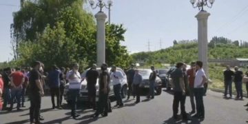 Örményországban összecsapások törtek ki egy tüntetést követően , sokakat őrizetbe vettek