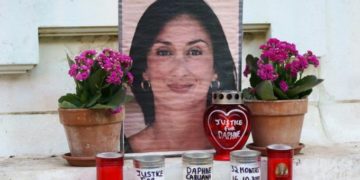 A Caruana Galizia-gyilkossággal hozták kapcsolatba  a máltai kormánypárt elnökhelyettesét ezért, lemondásra kényszerült