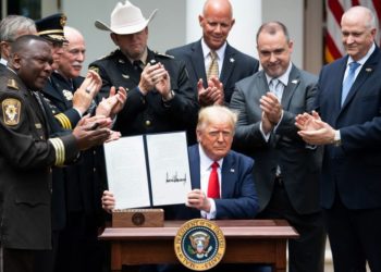 Donald Trump óvatos rendőrségi reformot jelentett be