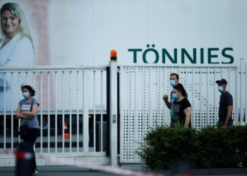 Németországban lezárhatnak egy járást egy húsüzemi járványkitörés miatt