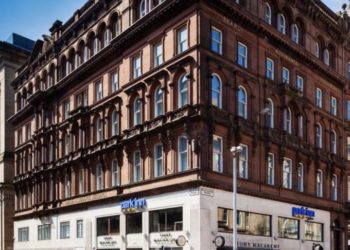 Glasgowban késelés történt, agyonlőtték a gyanúsítottat, rendőr a sérültek között