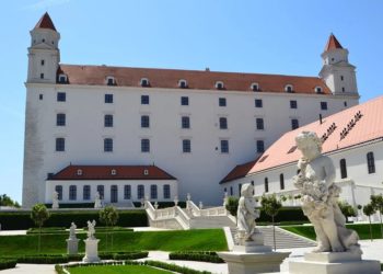 A szlovák kormányfőnek tartott fogdáson adott át közösségi memorandumot az MKP