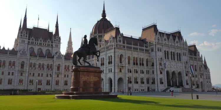 Operatív törzset alapítanak a gazdaság védelméért