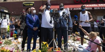 Floyd rendőri intézkedés miatt halt meg a család kérésére végzett újabb boncolás szerint