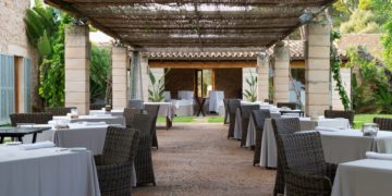 restaurant on the lawn