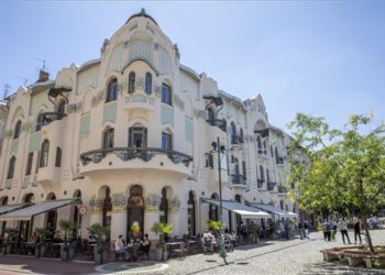 A szegedi Reök-palotában acélszobrokból nyílik kiállítás