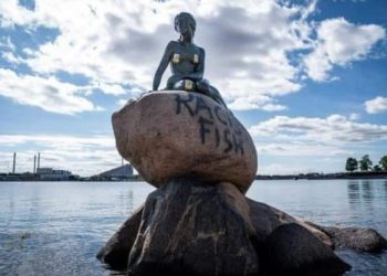 „Rasszista hal” grafitit fújtak ismeretlenek a koppenhágai kis hableány szobrára ﻿