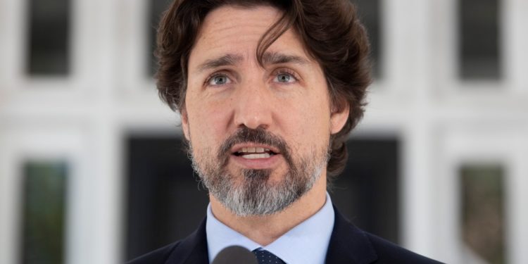 A kanadai kormányfő lakhelyére teherautóval rontott be egy fegyveres férfi