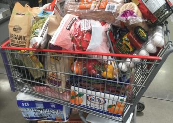 Fizetés nélkül tolták ki a telepakolt bevásárlókocsit