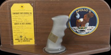 Apolló-11 joystickje több mint 113 millió forintért kelt el