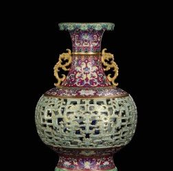 Milliárdokért árverezték el az elveszettnek hitt vázát