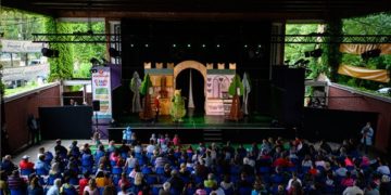 Balatonszárszón kapott szobrot Csukás István