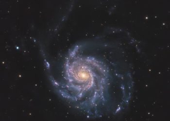 Pelyhes spirálgalaxisról készültek lenyűgöző felvételek