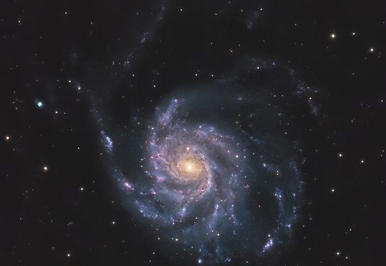 Pelyhes spirálgalaxisról készültek lenyűgöző felvételek