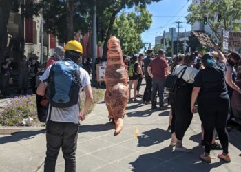 Seattle – Könnygázzal oszlattak fel egy erőszakba torkolló tüntetést (videó)