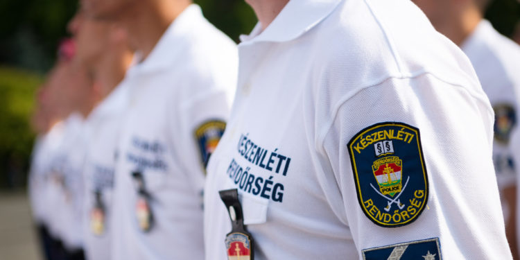 399 tiszthelyettest és 75 rendőrtisztet avattak országszerte (videó)