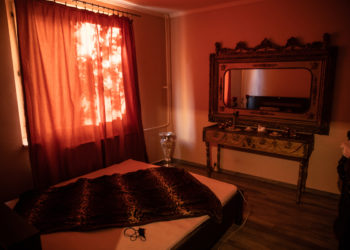 19 évesen vették meg, évekig futatták, kizsákmányolták, megalázták (videó)