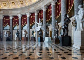 Az amerikai kongresszus díszcsarnokából viszik a sértő szobrokat